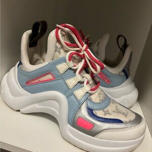 Louis Vuitton Arch Light